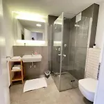 Gaestehaus Hirsch 93 *