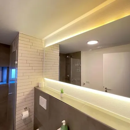 Gaestehaus Hirsch 93 *