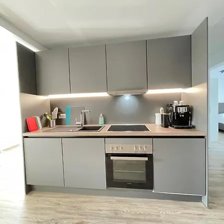 Gaestehaus Hirsch 93 *