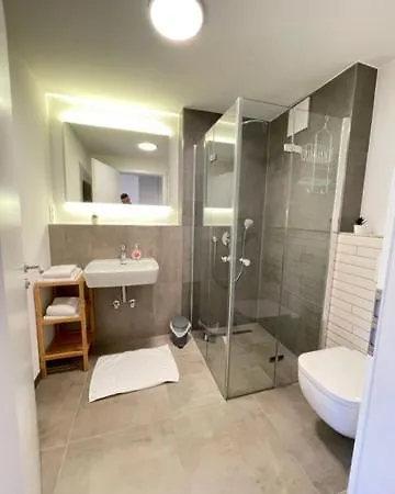 Gaestehaus Hirsch 93 *