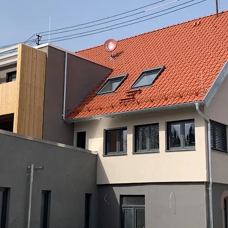 Gaestehaus Hirsch 93 *