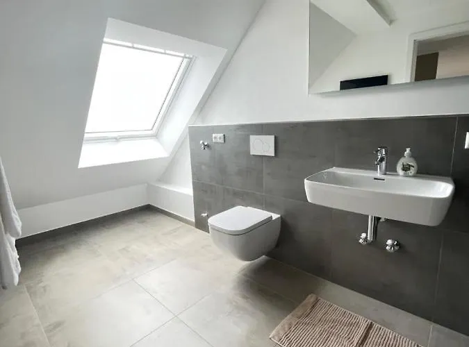 Gaestehaus Hirsch 93 *