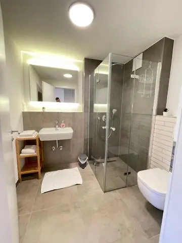 Gaestehaus Hirsch 93 *